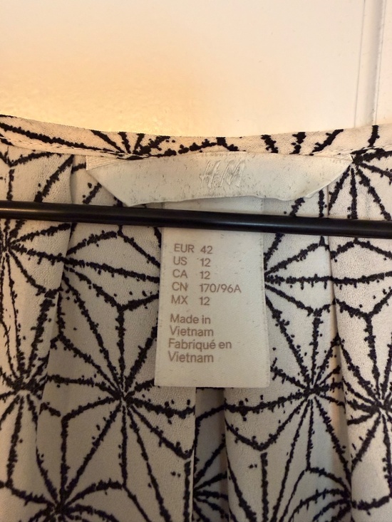 Geometric patterned blouse - Picture 2 of 3